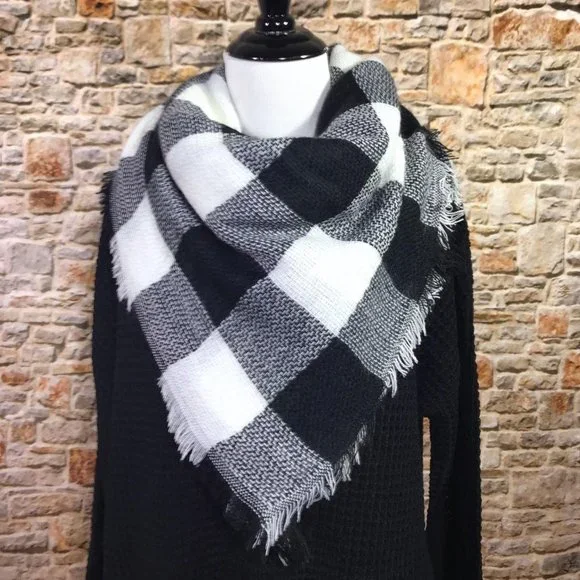 NWT Oversized Plaid Blanket Scarf - Picture 8 of 8
